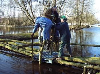 De eerste ligger over de sloot